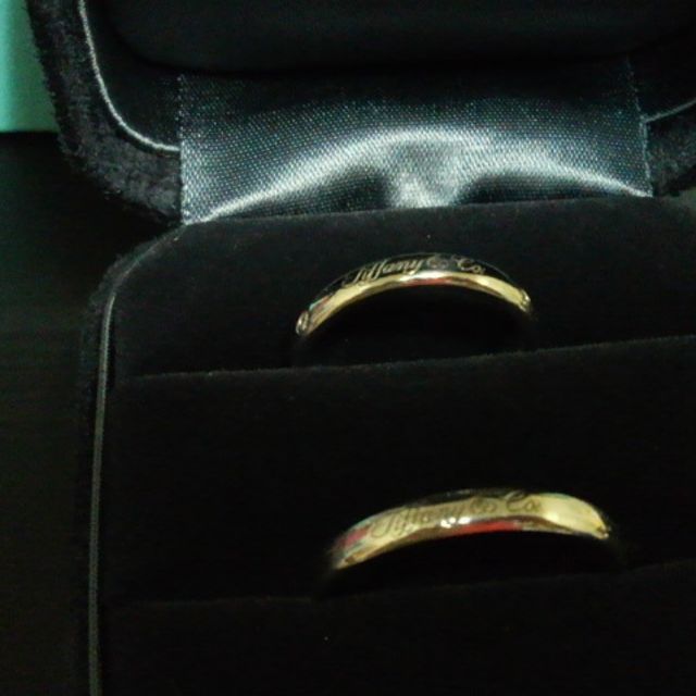 【ティファニー(Tiffany & Co.)の口コミ】 ２粒以上のダイヤ入りというのと、なにか模様がほしかったのですが、なか…