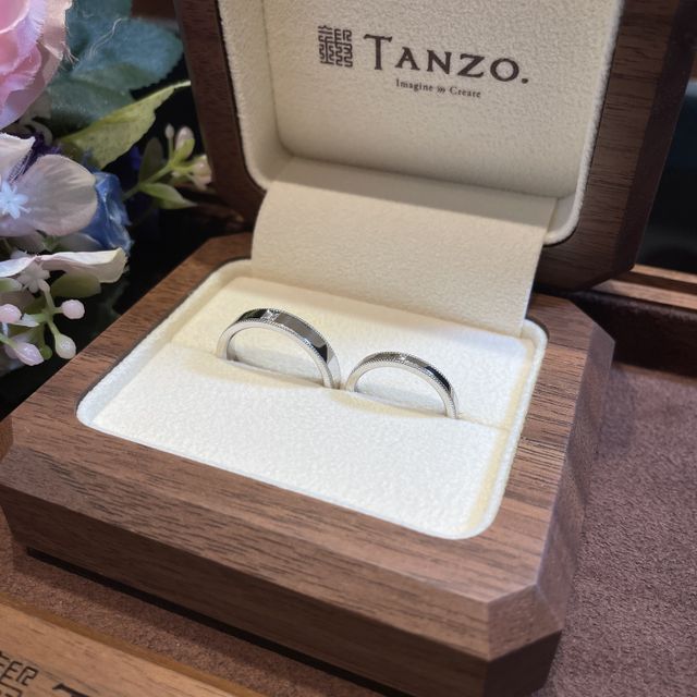 【TANZO.(鍛造指輪)の口コミ】 シンプルだけどミル加工でエレガントっぽくしました。
自分は厚みがある太…