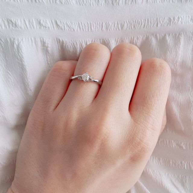 【アイプリモ(I-PRIMO)の口コミ】 指が短いほうなので綺麗に見えるウェーブタイプを選びました。普段使いし…