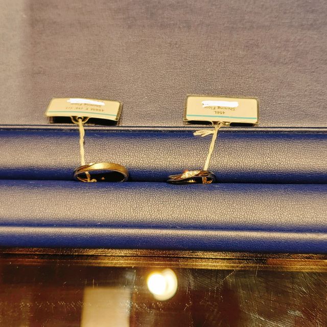 【銀座ダイヤモンドシライシの口コミ】 ペア感があり、女性用にはダイヤが入っているもの、男性用はマット加工が…