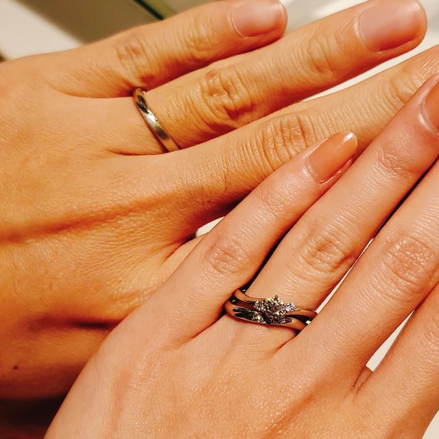 【銀座ダイヤモンドシライシの口コミ】 ペア感があり、女性用にはダイヤが入っているもの、男性用はマット加工が…