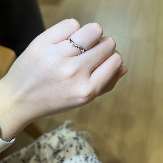 【アイプリモ(I-PRIMO)の口コミ】 指の形に1番似合っていて、指が綺麗に見えます。デザインも特徴があって、…