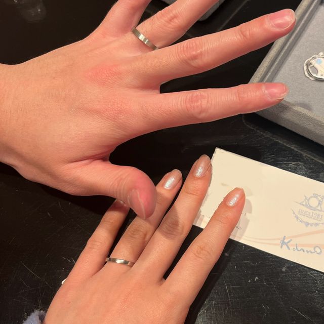 【ケイウノ ブライダル(K.UNO BRIDAL)の口コミ】 このデザインの魅力はシンプルで洗練された外観に加えて、マス留めという…