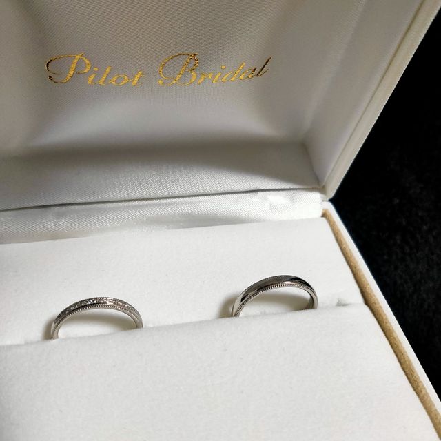 【PILOT BRIDAL(パイロットブライダル)の口コミ】 彼女も喜んでくれて、満足のいく指輪が出来ました。

サイズや、刻印など…