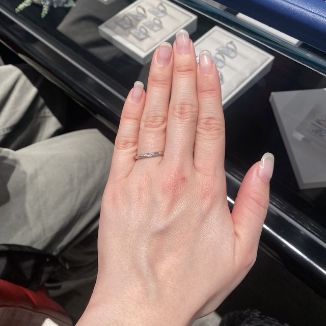 【銀座ダイヤモンドシライシの口コミ】 ダイヤ付きの結婚指輪が欲しくていろいろと検討していましたが、中でもダ…