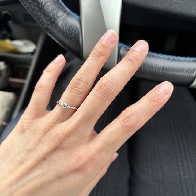 【アイプリモ(I-PRIMO)の口コミ】 自身の指が綺麗に見える形の指輪で，つけ心地もとても良いです。ダイアモ…