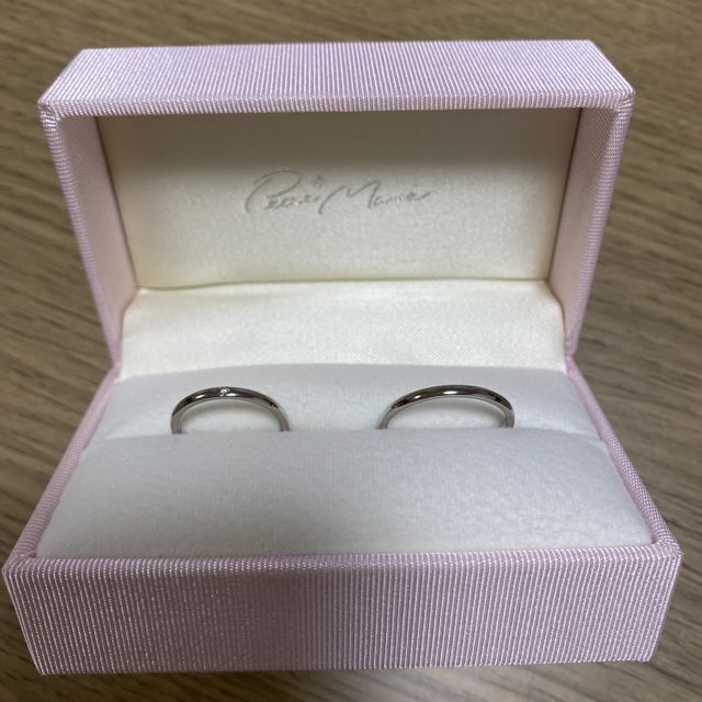 【Petit Marie(プチマリエ)の口コミ】 とてもシンプルなデザインで、飽きのこない感じが良いなと思いこの指輪に…