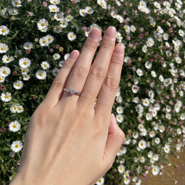 【ティファニー(Tiffany & Co.)の口コミ】 王道で憧れのブランドの、王道デザインの指輪です。ティファニーの婚約指…