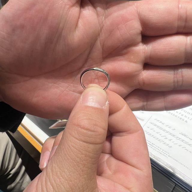 【銀座ダイヤモンドシライシの口コミ】 これから先、長く着けていく結婚指輪として飽きのこないシンプルなデザイ…