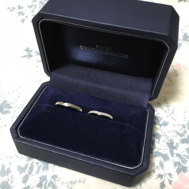 【銀座ダイヤモンドシライシの口コミ】 他ブランドの婚約指輪との重ね付けの相性が良いものを探していて、ちょう…