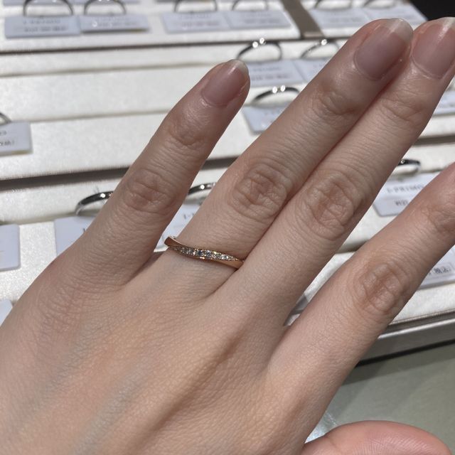 【アイプリモ(I-PRIMO)の口コミ】 価格帯も手頃で、ダイヤモンドの品質も高い点が良いと思います。デザイン…