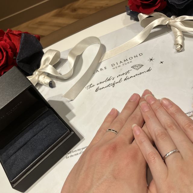 【ラザール ダイヤモンド(LAZARE DIAMOND)の口コミ】 幅広くダイヤが付いているのでどこから見てもキラキラしていて可愛いです
…