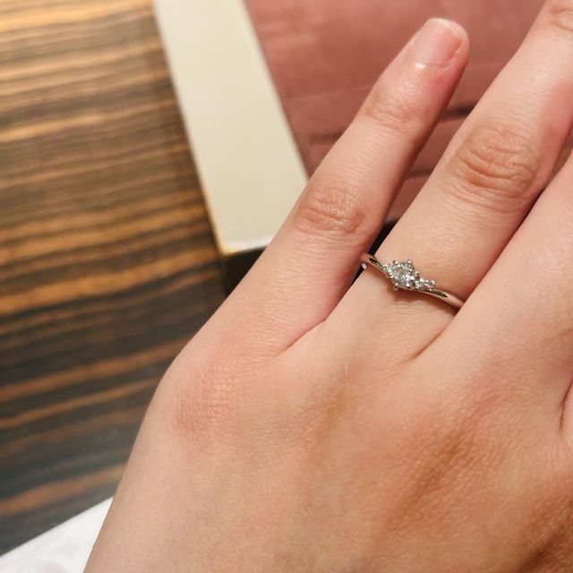 【MACHERIE(マシェリ)の口コミ】 シンプルですが特別感があります！
華奢な感じで指が綺麗に見えると思いま…