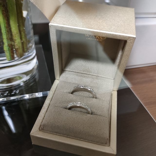 【和光ブライダルブティックギンザの口コミ】 勿忘草がモチーフで、清楚で品が良かったこと。また全ての柄ががミル打ち…