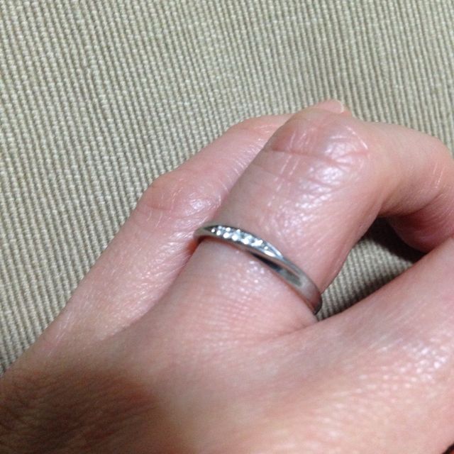 【4℃ BRIDAL(ヨンドシーブライダル)の口コミ】 デザインに飽きることなく、どんなシーンにも付けていける形が良い。と、…