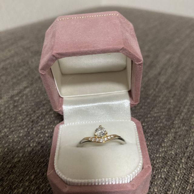 【Princess Bijou(プリンセス・ビジュー)の口コミ】 ディズニーコラボのアラジンの指輪です。指輪の裏側にオプションで肉球な…