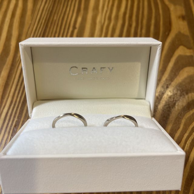 【CRAFY(クラフィ)の口コミ】 ややゴールドで(ホワイトゴールド)、クロスがかっててシンプルかつこだわ…