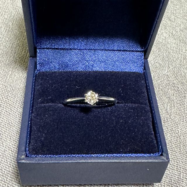 【銀座ダイヤモンドシライシの口コミ】 厳選されたダイヤモンドを選んでいただきました。知識はありませんが、輝…