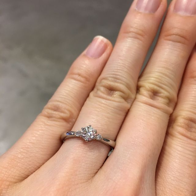 【ギンザタナカブライダル(GINZA TANAKA BRIDAL)の口コミ】 彼が1人で選んで買ってきてくれて、プロポーズしてもらったので私は選んで…