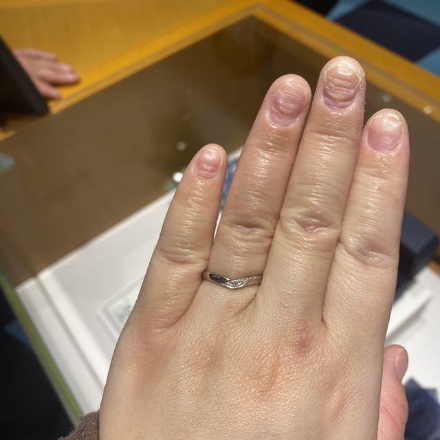 【銀座ダイヤモンドシライシの口コミ】 指が太く短いのが昔からコンプレックスで、ストレート、ウェーブ、V字の種…