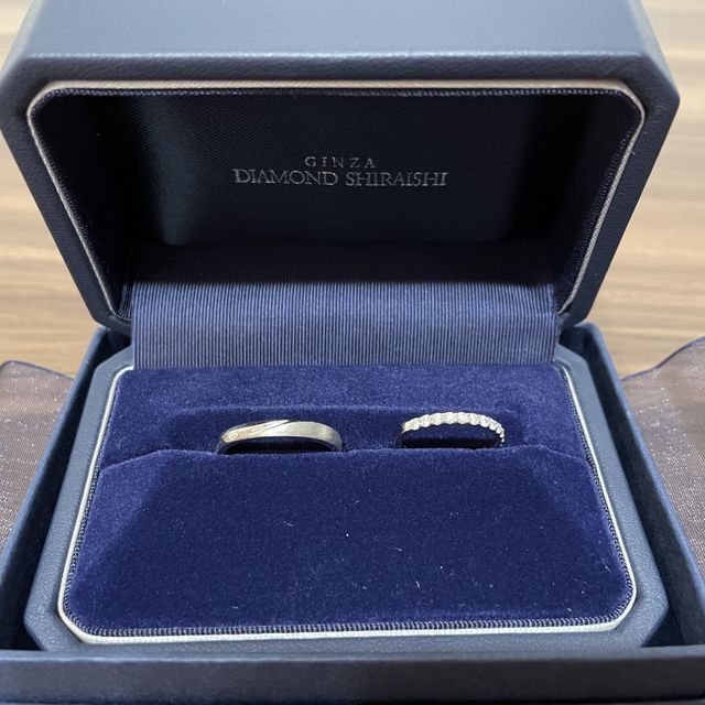 【銀座ダイヤモンドシライシの口コミ】 エタニティリングを探していました。
ハーフでもフルでも選択でき、太さな…