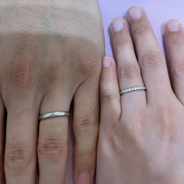 【銀座ダイヤモンドシライシの口コミ】 エタニティリングを探していました。
ハーフでもフルでも選択でき、太さな…
