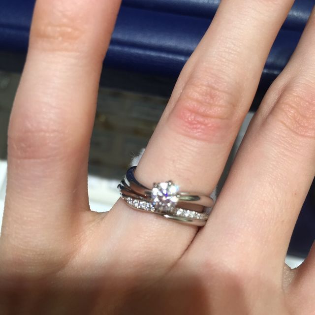 【銀座ダイヤモンドシライシの口コミ】 可愛くゴージャスなのに上品でした。
上、下、右、左のどこからみてもダイ…