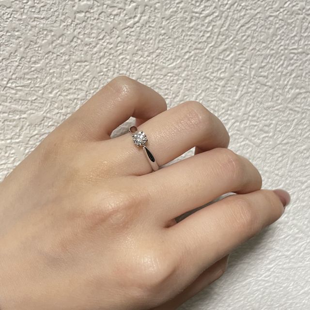 【アイプリモ(I-PRIMO)の口コミ】 指輪のデザインはシンプルで飽きが来なそうな、高級感のあるもの。そして…