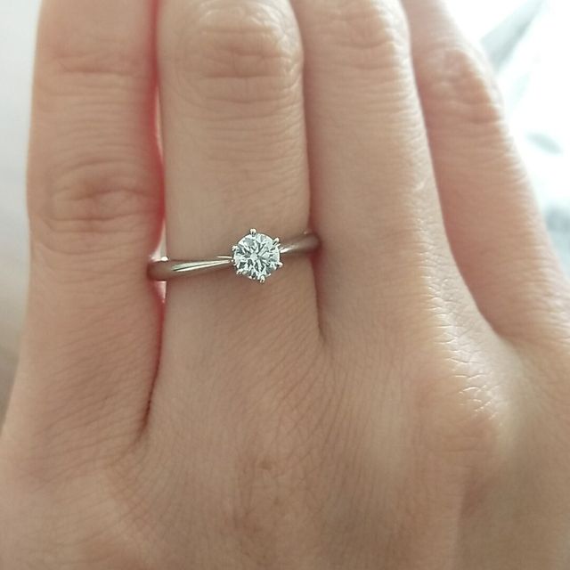 【銀座ダイヤモンドシライシの口コミ】 妻が気に入ってくれるデザインで選びました。それほど大きいダイヤモンド…