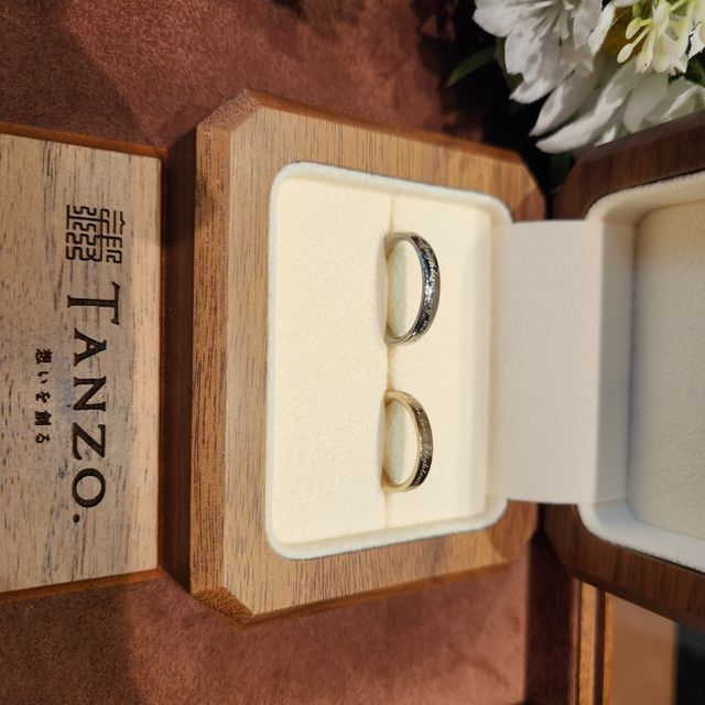 【TANZO.(鍛造指輪)の口コミ】 最初はダイヤモンドを入れるか迷っていましたが鍛造なので地金の輝きがと…