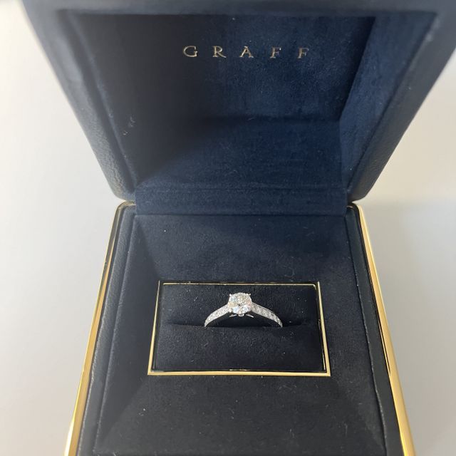 【グラフ(GRAFF)の口コミ】 シンプルなデザインながらゴージャス感があります！似たようなデザインは…