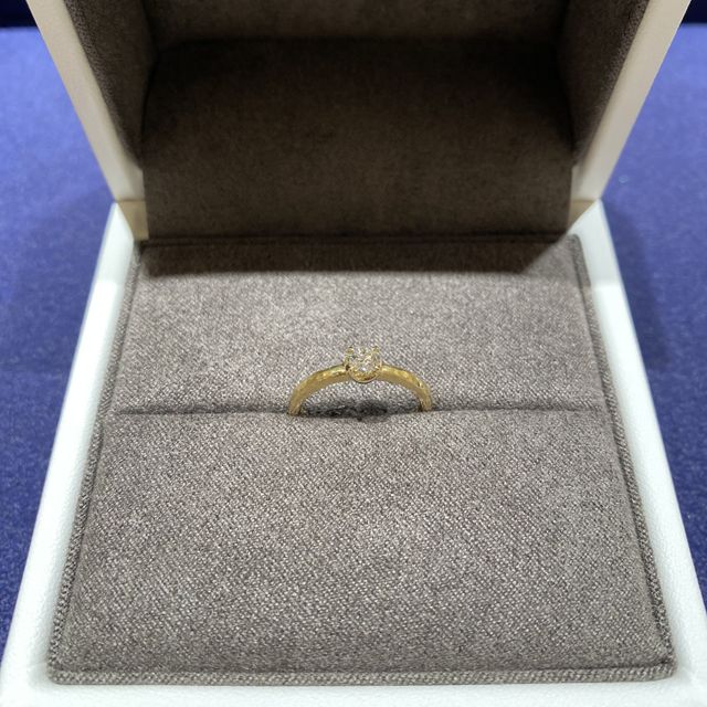 【One&Only(ワンアンドオンリー)の口コミ】 シンプルでおしゃれなデザインに一目惚れしました。ダイヤモンドとリング…