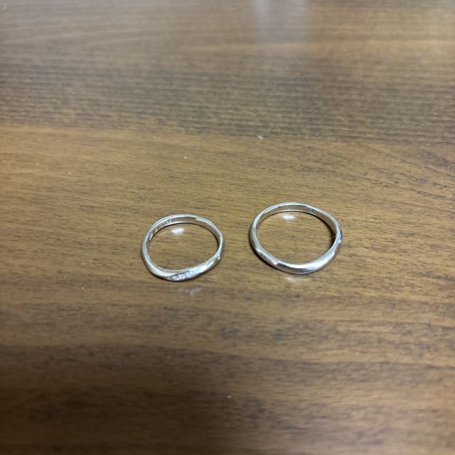 【銀座ダイヤモンドシライシの口コミ】 デザインがシンプル過ぎず派手過ぎずちょうどいいです。
色々な指輪を試着…