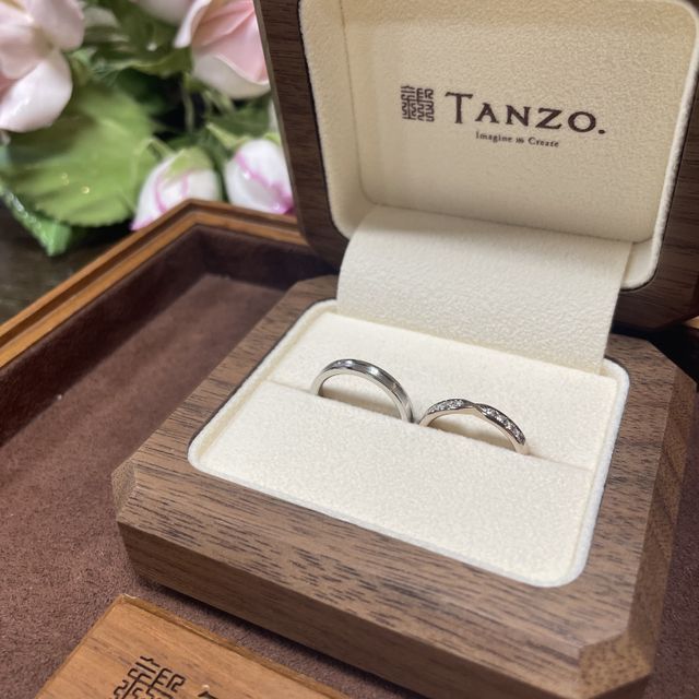【TANZO.(鍛造指輪)の口コミ】 一から考えて数ミリ単位でくびれを作ってもらい、すごくきれいなリボン型…