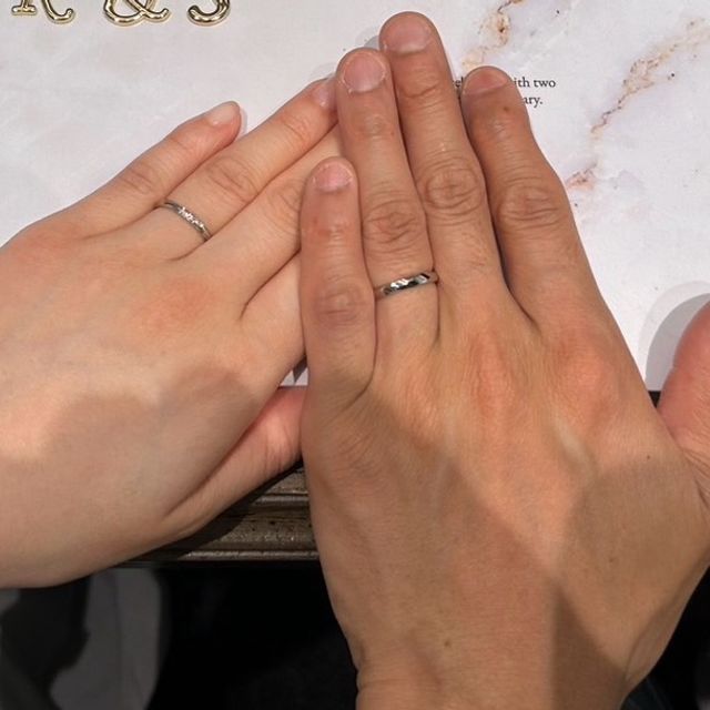 【ラザール ダイヤモンド(LAZARE DIAMOND)の口コミ】 私の指はストレートがおすすめとの事でしたのでストレートですが、斜めの…