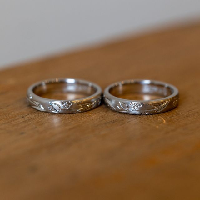 【ジュエリー工房 YAMAMOTOの口コミ】 彫刻で全周希望のお花を描いていただけたので大満足です。

宝石を入れな…