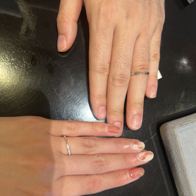 【ケイウノ ブライダル(K.UNO BRIDAL)の口コミ】 ショーケースに並べられていたたくさんの指輪の中から、このリボンの形を…