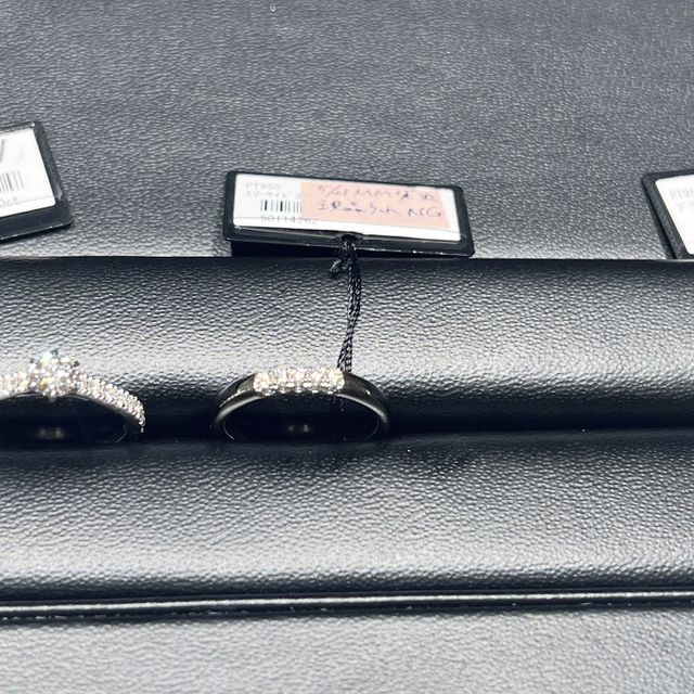 【ラザール ダイヤモンド(LAZARE DIAMOND)の口コミ】 結婚指輪をハーフエタニティタイプのものにするかかなり悩みましたが、や…