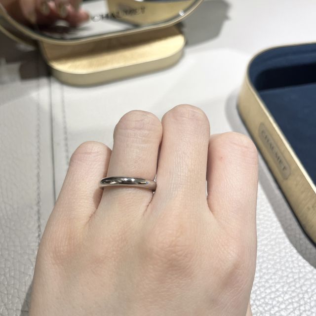 【ショーメ(CHAUMET)の口コミ】 年齢を重ねた後の手元にも映える、太めのリングを探していたので、このエ…