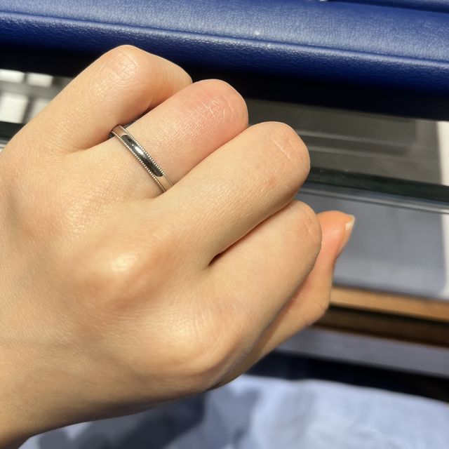 【銀座ダイヤモンドシライシの口コミ】 シンプルなストレートのリングを探して来店しましたが、ウェーブなどのデ…