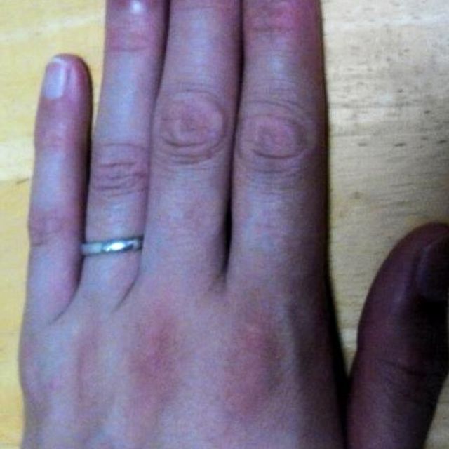 【4℃ BRIDAL(ヨンドシーブライダル)の口コミ】 結婚指輪はシンプルなものがよいと決めていました。指輪がつけられる状況…