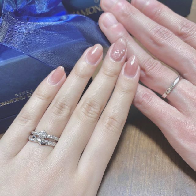 【銀座ダイヤモンドシライシの口コミ】 婚約指輪はスターリーと言うデザインで購入したのですが
他と被るのが嫌だ…