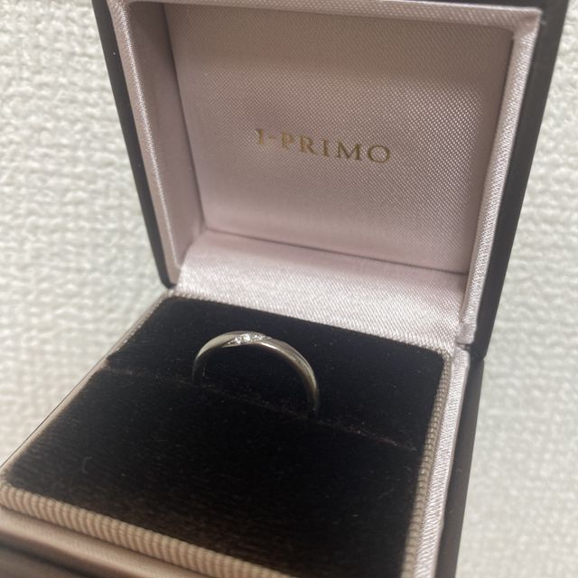 【アイプリモ(I-PRIMO)の口コミ】 シンプルでありながらも、ダイヤモンドは5つ付いていて華やかです。
しっ…