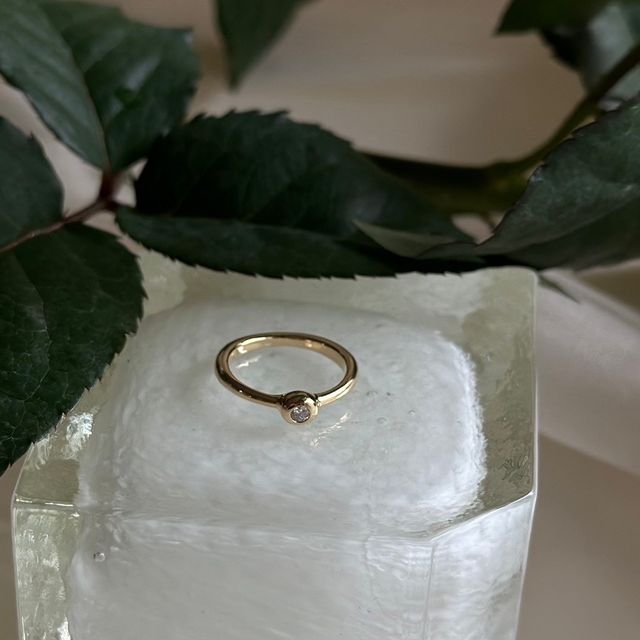 【atelier ST, CAT(アトリエ エスティーキャット)の口コミ】 シンプルなデザインで試着した感じも違和感のない着け心地です。シンプル…