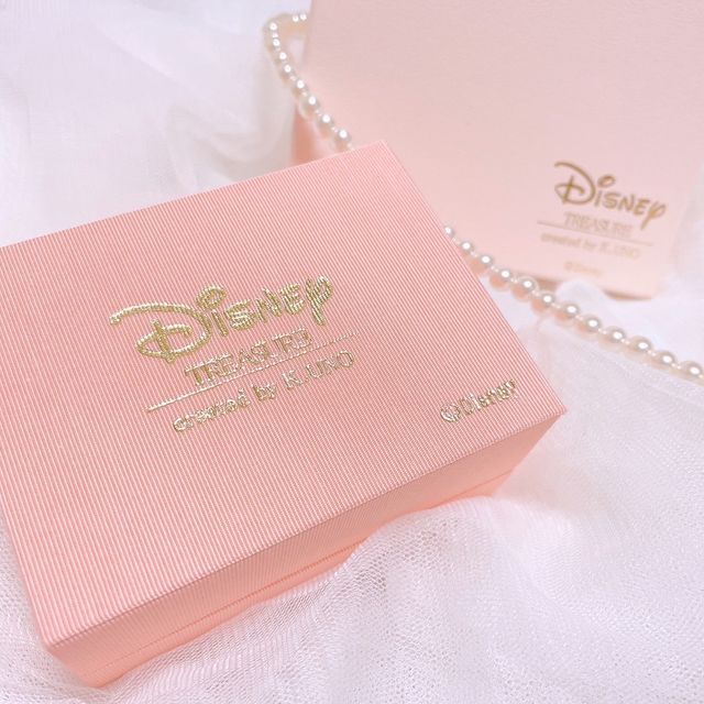 【ケイウノ ブライダル(K.UNO BRIDAL)の口コミ】 シンプルなデザインなため長く使えそうな指輪です。ディズニーが公式で販…