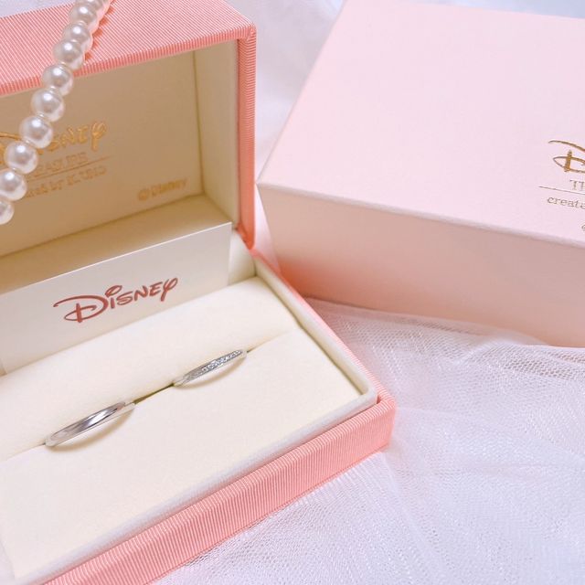 【ケイウノ ブライダル(K.UNO BRIDAL)の口コミ】 シンプルなデザインなため長く使えそうな指輪です。ディズニーが公式で販…