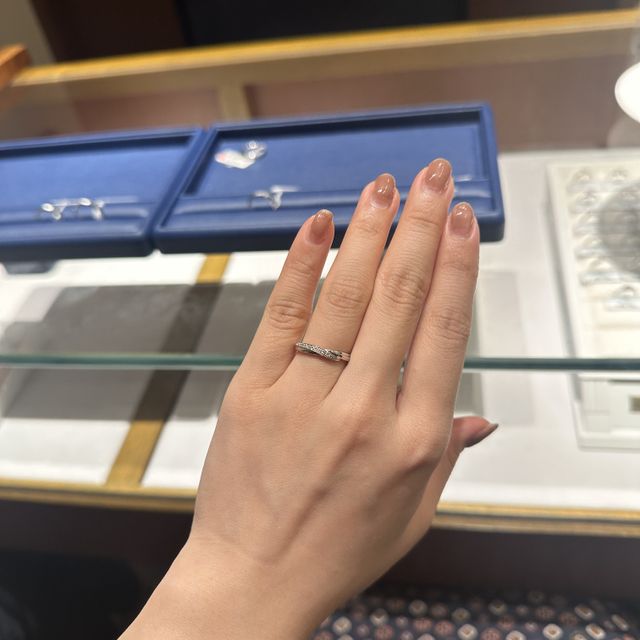 【エクセルコダイヤモンド(EXELCO DIAMOND)の口コミ】 素材については強度の高いプラチナで、デザインは折角なのでダイヤモンド…