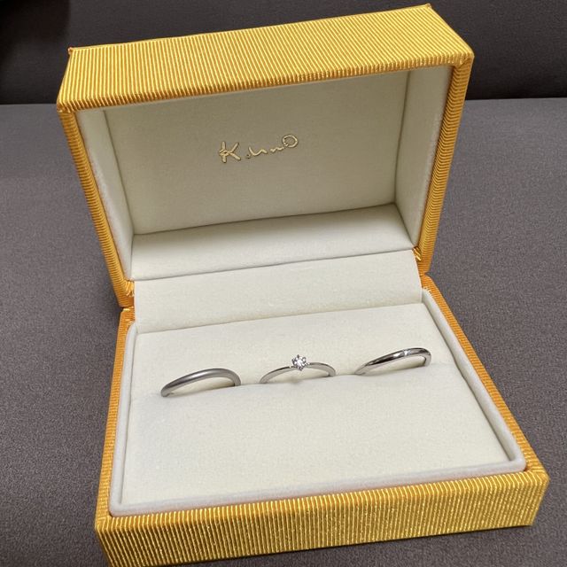 【ケイウノ ブライダル(K.UNO BRIDAL)の口コミ】 ウェーブのデザインがさりげなく、とてもシンプルかつ着け心地がとても良…