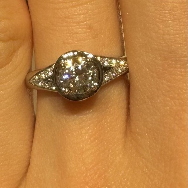 【ブルガリ(BVLGARI)の口コミ】 試着させていただきました。

ゴージャスで個性的で、他のブランドには無…