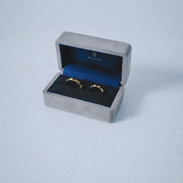 【BRILLIANCE+(ブリリアンスプラス)の口コミ】 素材は2人でゴールドを選択しました。
デザインは新郎の好みで特徴的なも…